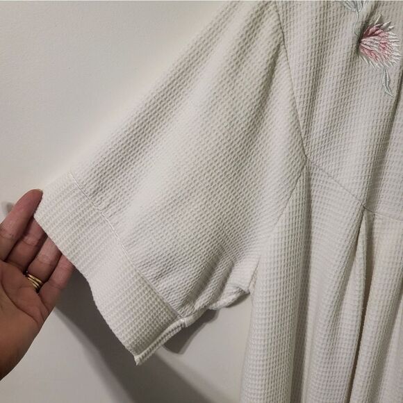 Miss Elaine Intimates White Pink Floral  Snap Up Front Midi House Coat Robe, L - Picture 9 of 11